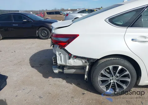 2016 Toyota Avalon Xle z USA, uszkodzony, nr VIN 4T1BK1EB2GU239275